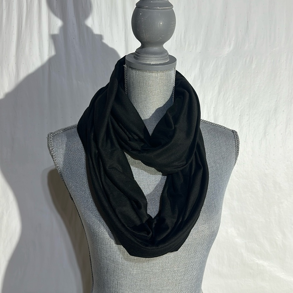 Beyond Yoga Infinity Wrap Scarf with Pocket - NWT